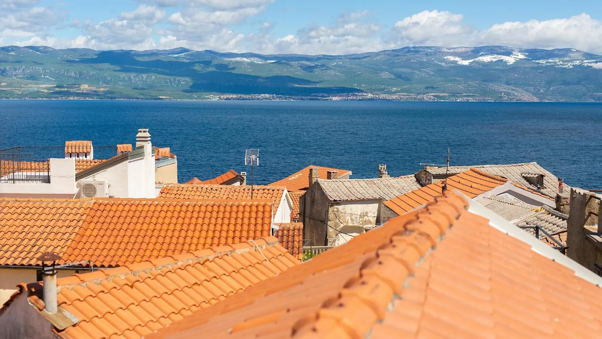 Vrbnik Old City Loft location