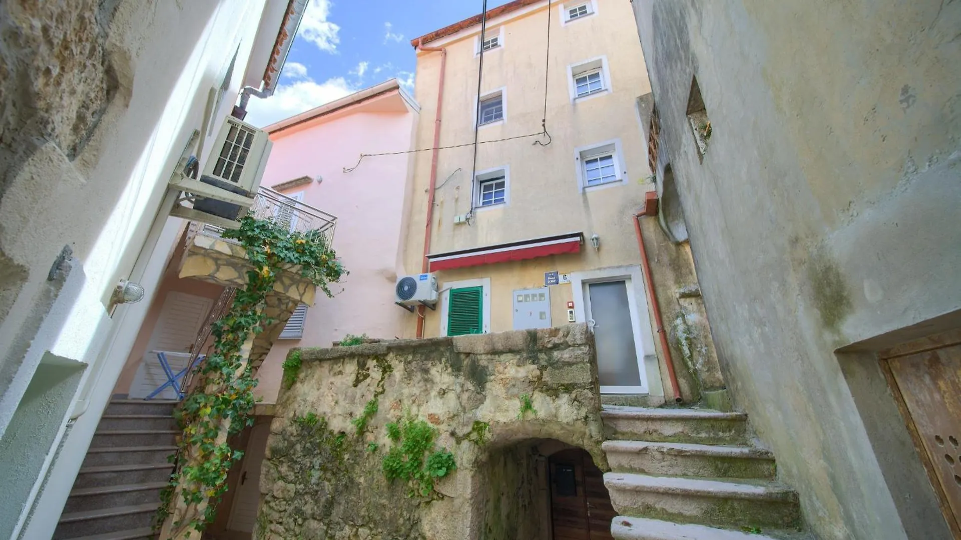 Apartment Vrbnik Old City Loft